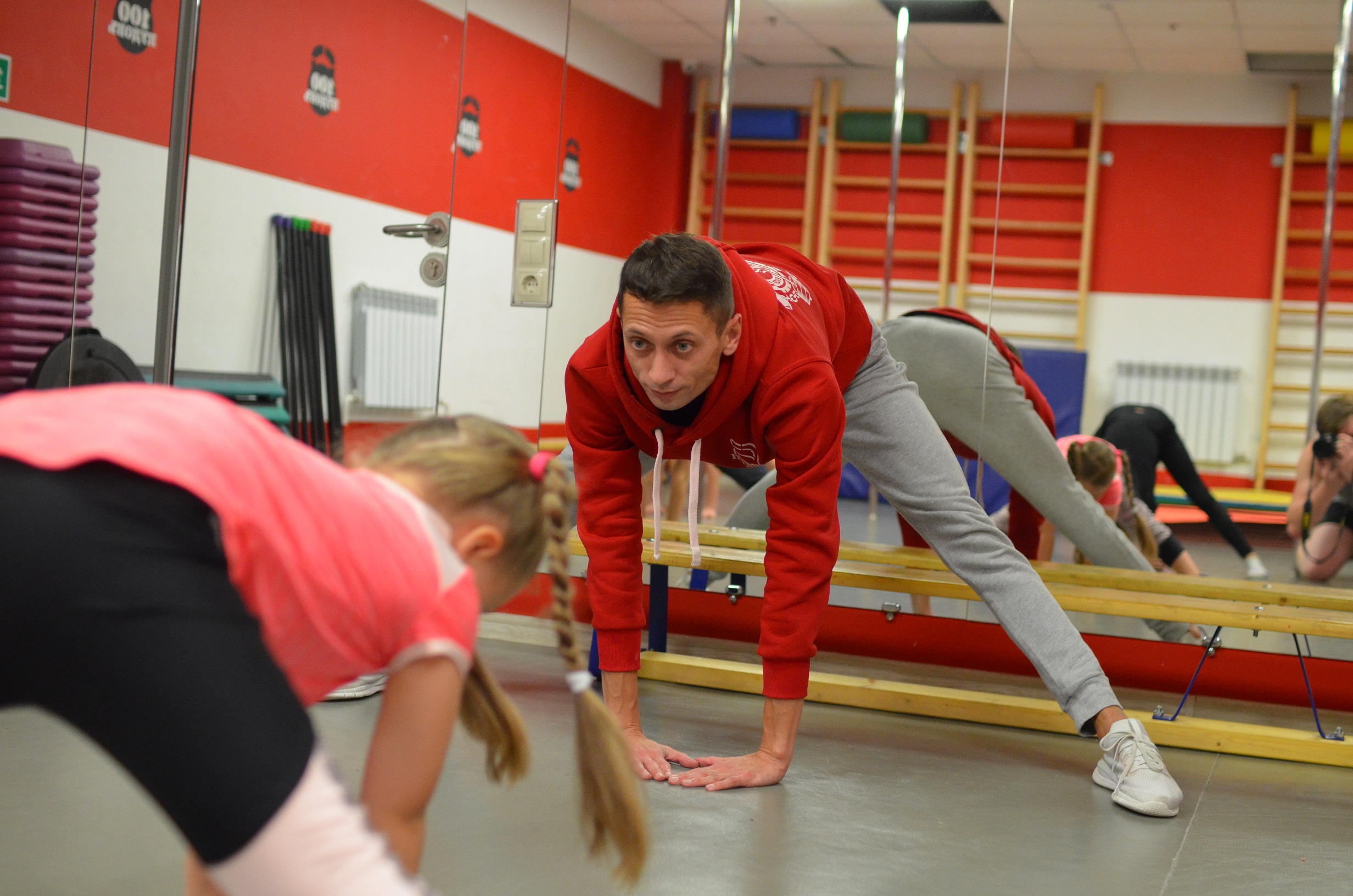 Тренировка по спортивной акробатике